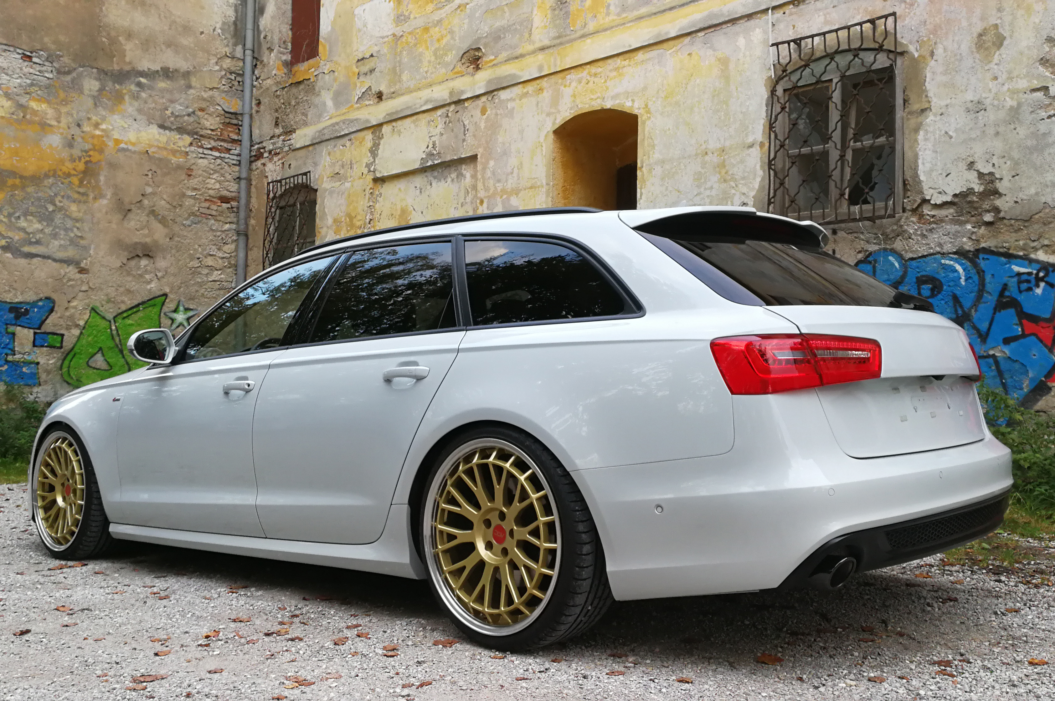 https://deluxe-wheels.de/wp-content/uploads/2017/09/Audi-A6-4G-UN9521335PG4.jpg